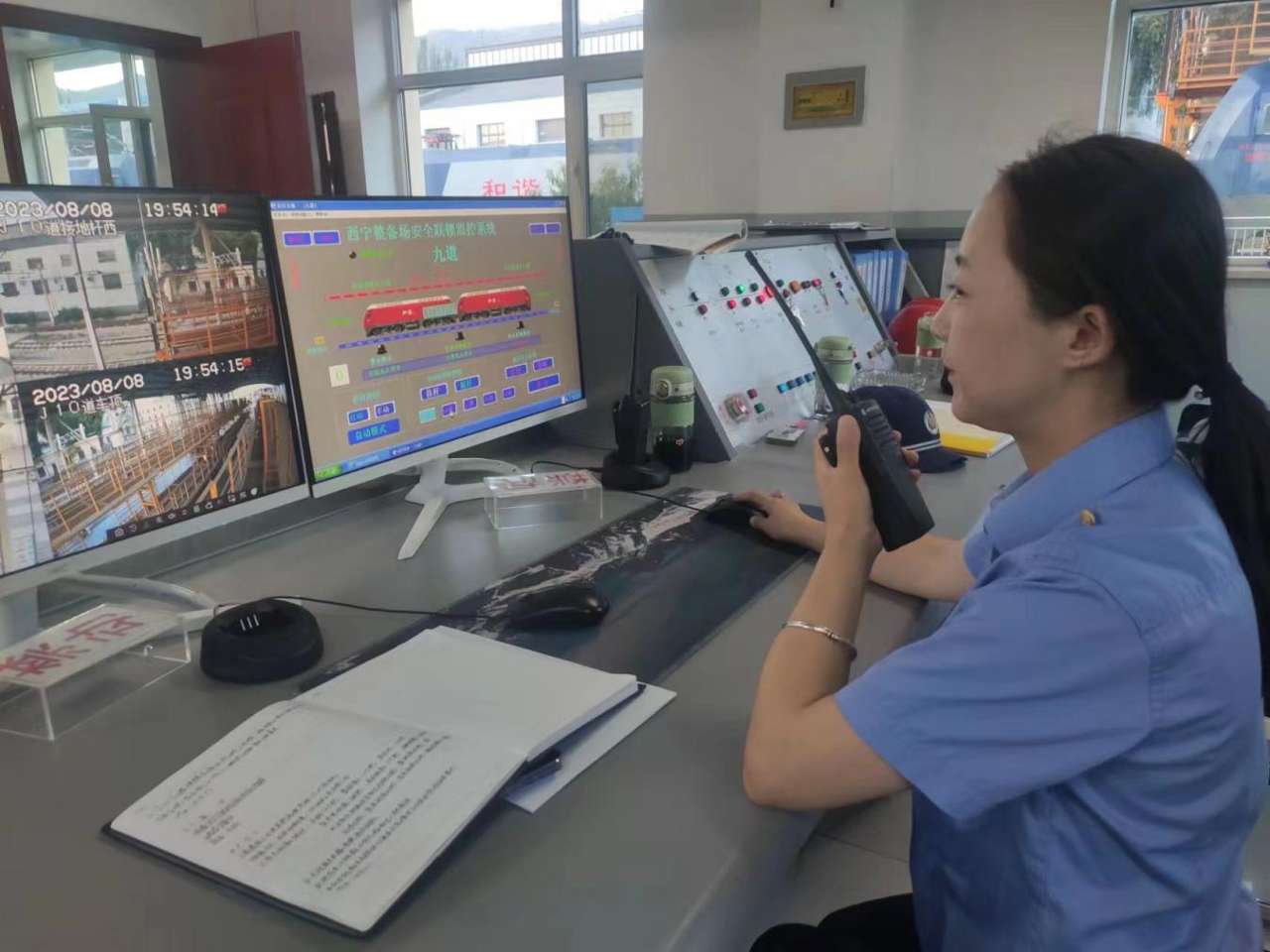 4小时守护作业安全的女子班组九游会j9登陆青藏铁路：2(图2)